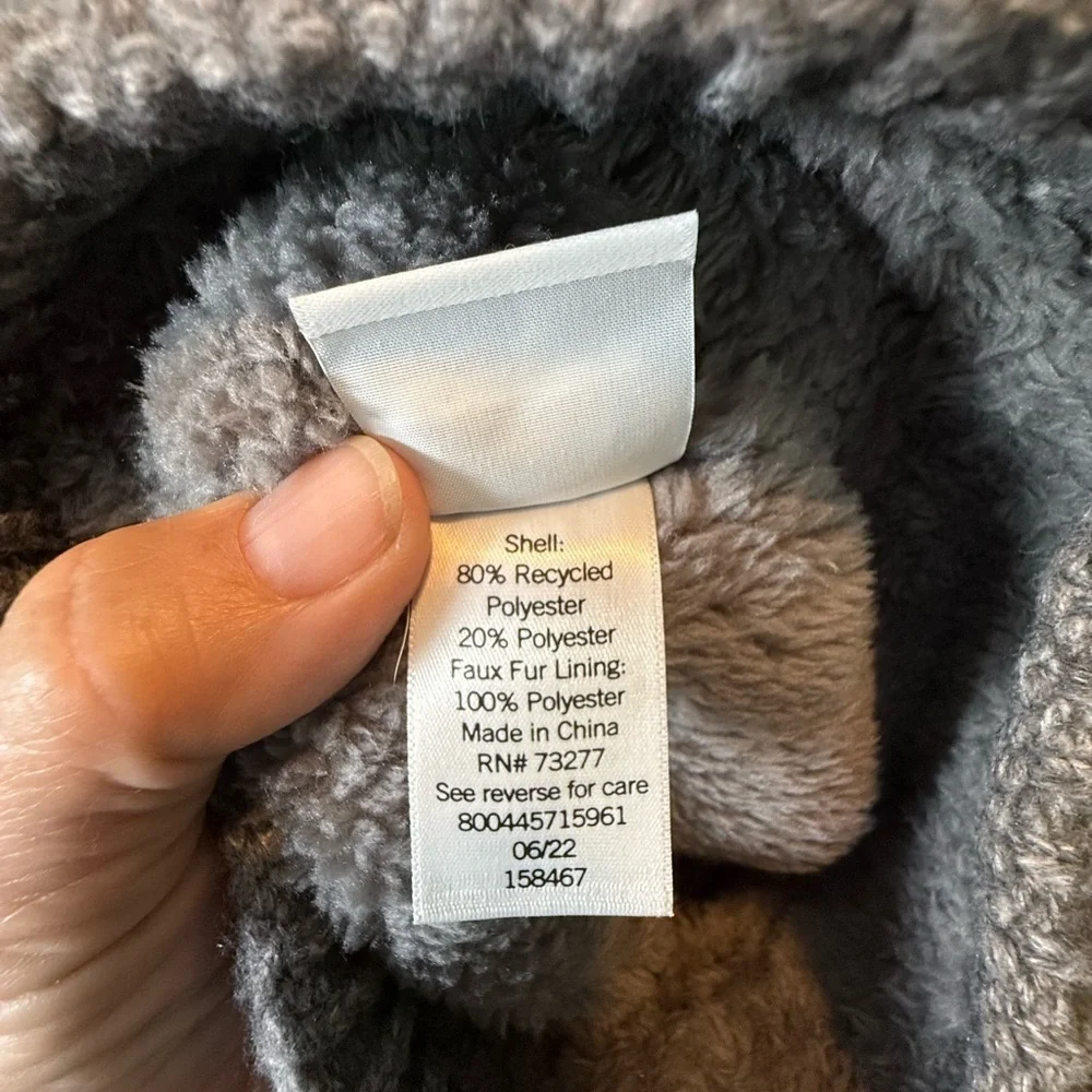 Sonoma NWT Faux Fur‎ Lined Xtra Warm Pom Pom Winter Hat in Gray
